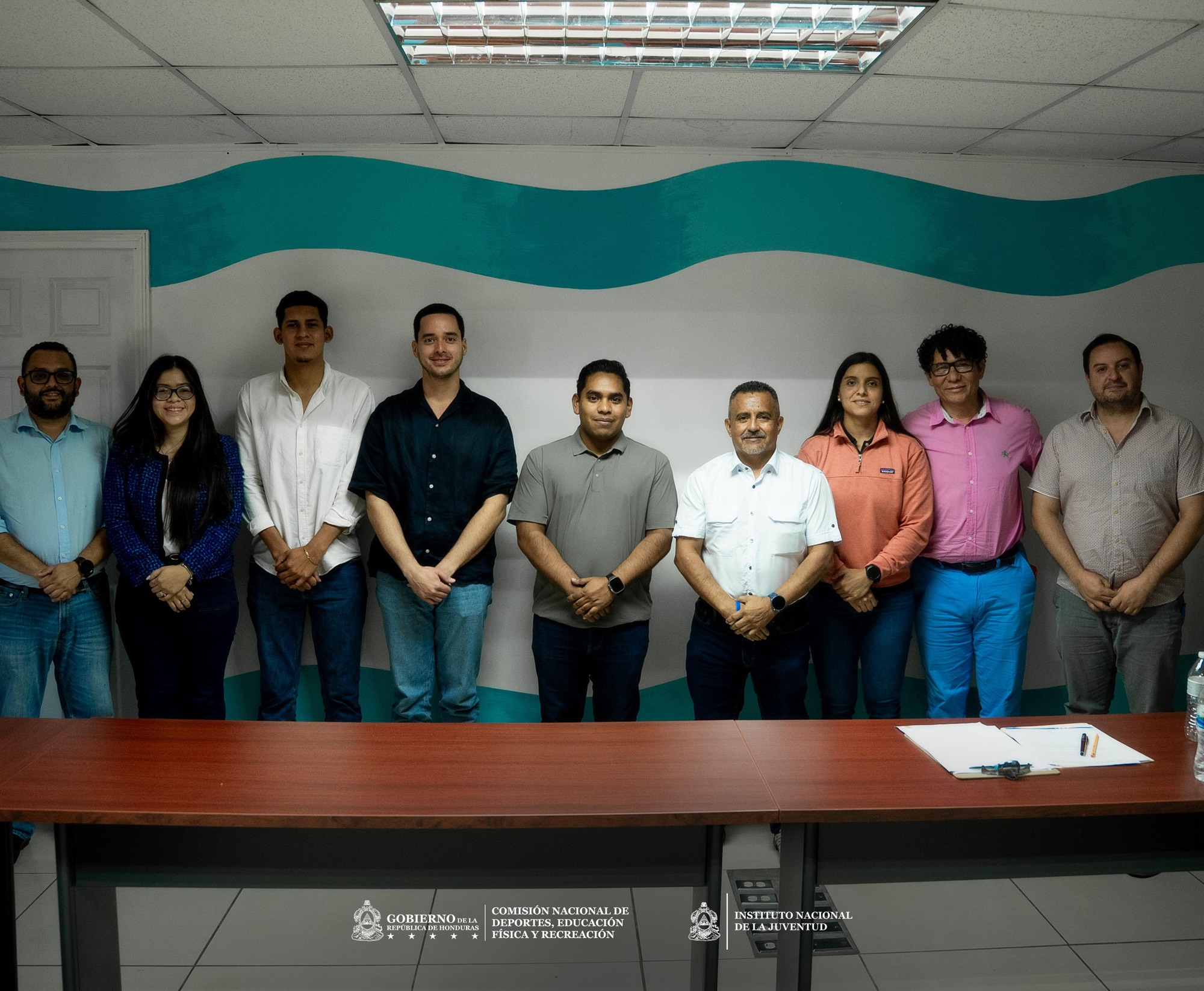 Ministro de Juventud visita las oficinas de CONDEPOR