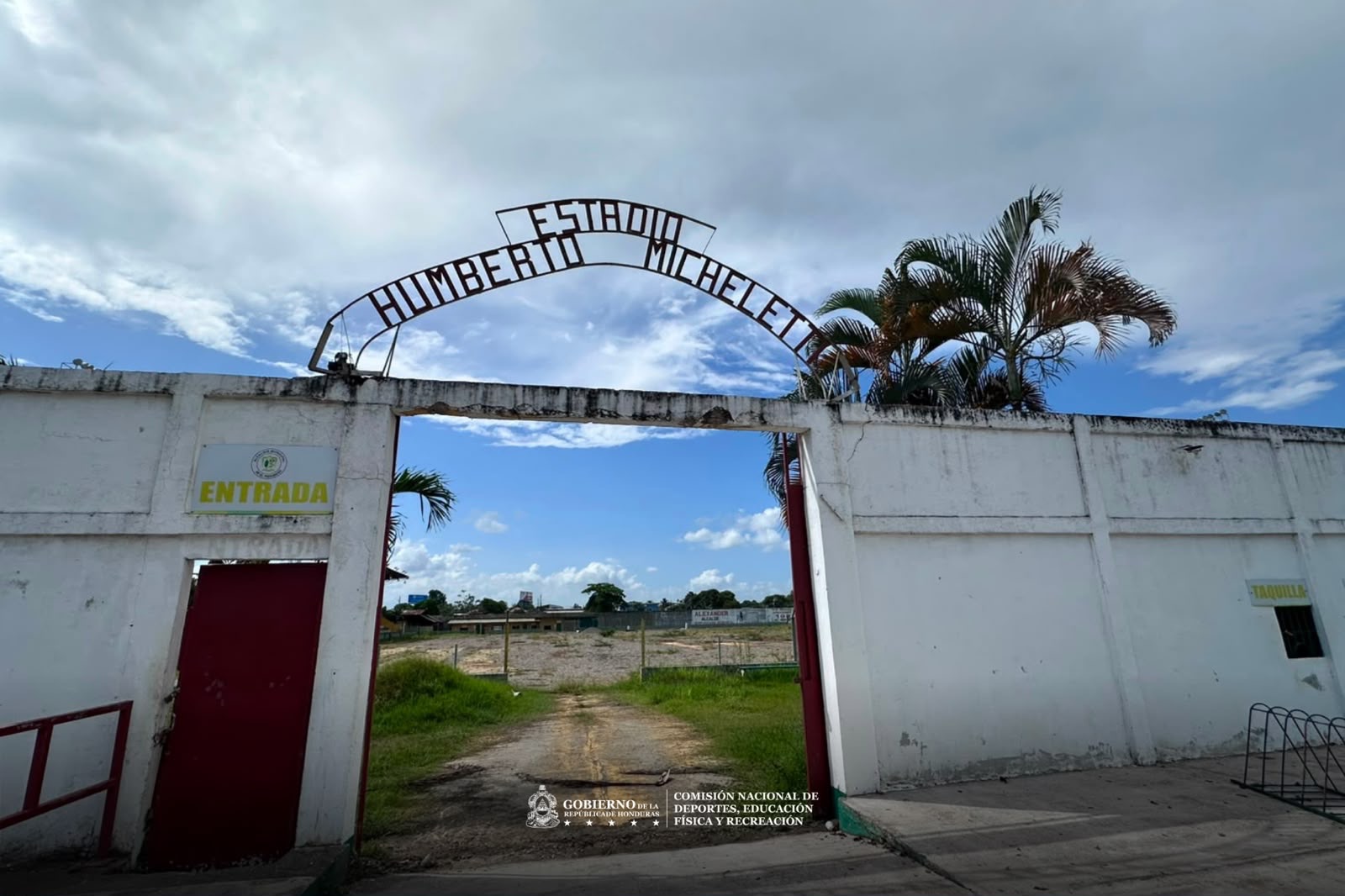 CONDEPOR reactiva administrativamente y en campo la remodelación del Estadio Humberto Micheletti en El Progreso
