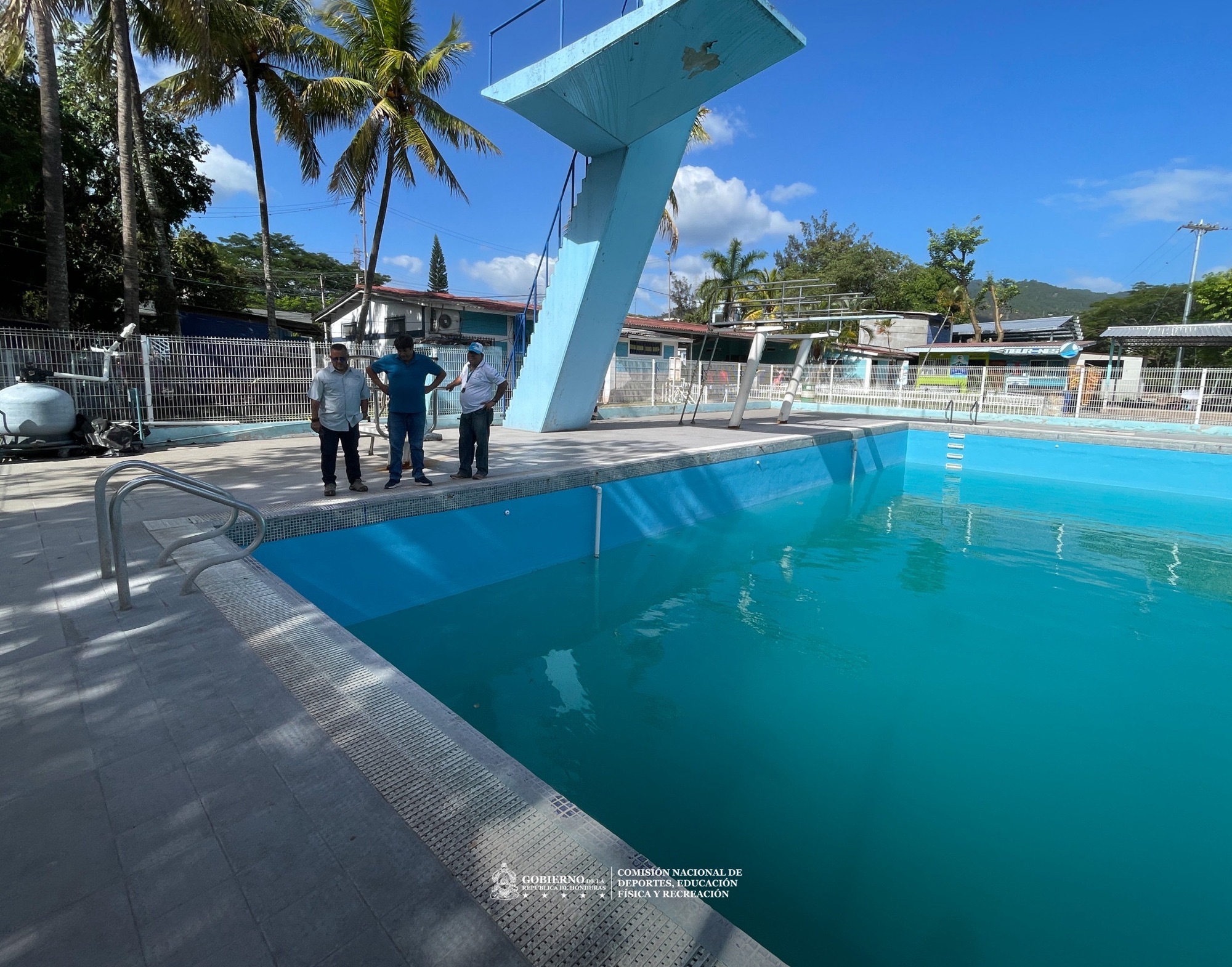Afinando los últimos detalles en la piscina de clavados