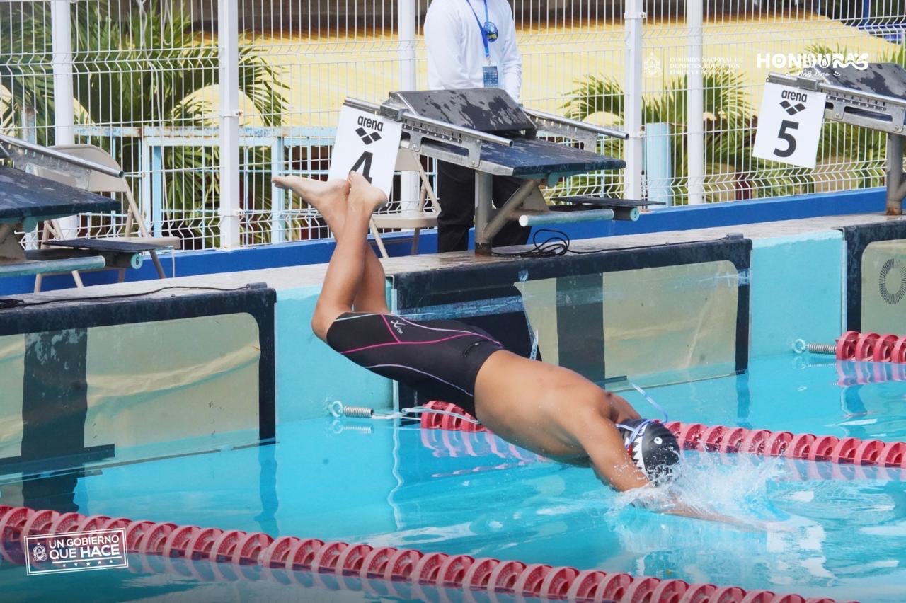 La piscina está lista y la competencia ya están en acción